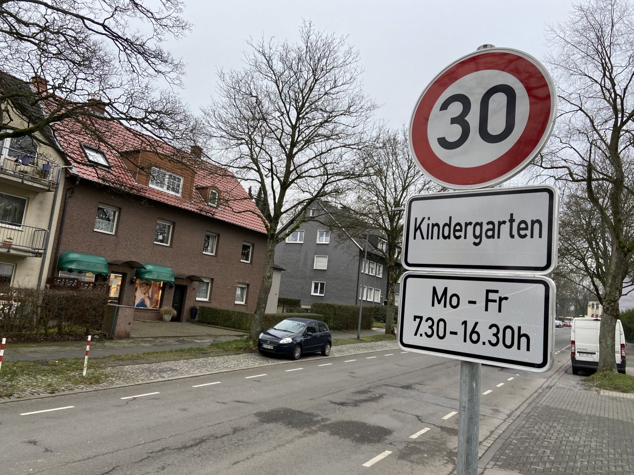 An der Karl-Friedrich-Straße zeigen sich die Schwachstellen der aktuellen Regelung.