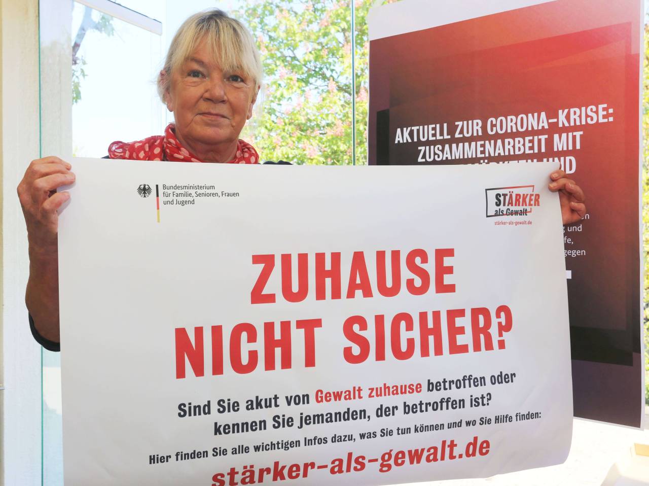 Gaby Schäfer setzt sich für die Kampagne "Stärker als Gewalt" ein.