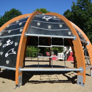 Lösungen wie das Planetarium wünscht sich Hermann Päuser auch für andere Spielplätze.