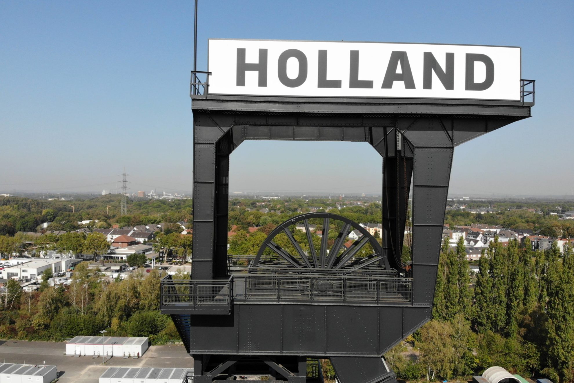 Das Hollahnd-Schild soll künftig mit Strahlern beleuchtet werden.