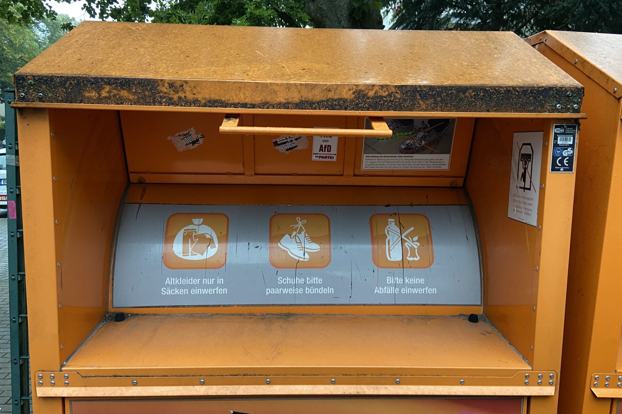 Vieles, was in den Altkleidercontainern landet, ist eher ein Fall für den Restmüll.