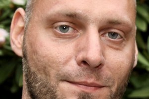 Auch Sebastian Spatz von der IFAK freut sich über den neuen Unterstand. Foto: IFAK
