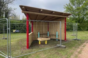 Schräg gegenüber des e57 entsteht ein Unterstand für Jugendliche. Foto: IFAK