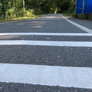 Die neuen Markierungen auf der Springorum-Trasse sind dicker als bisher.