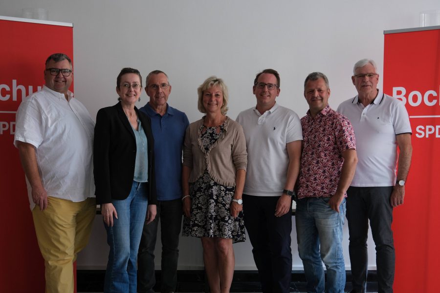 Der wiedergewählte Vorstand (v.l.): Jörg Czwikla, Simone Gottschlich, Ernst Steinbach, Martina Schnell, Burkart Jentsch, Jörg Laftsidis und Dr. Peter Reinirkens (auf dem Foto fehlt Sonja Gräf)